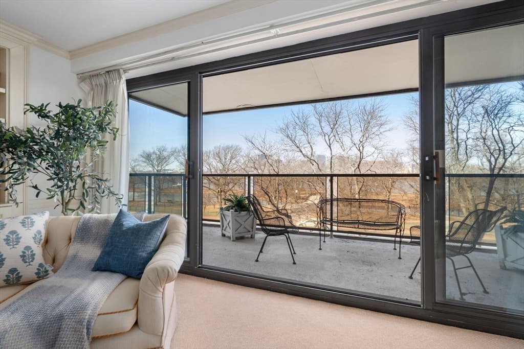 180 Beacon #3D&E photo 4