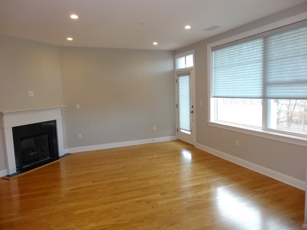 2 Inwood #3002 photo 5