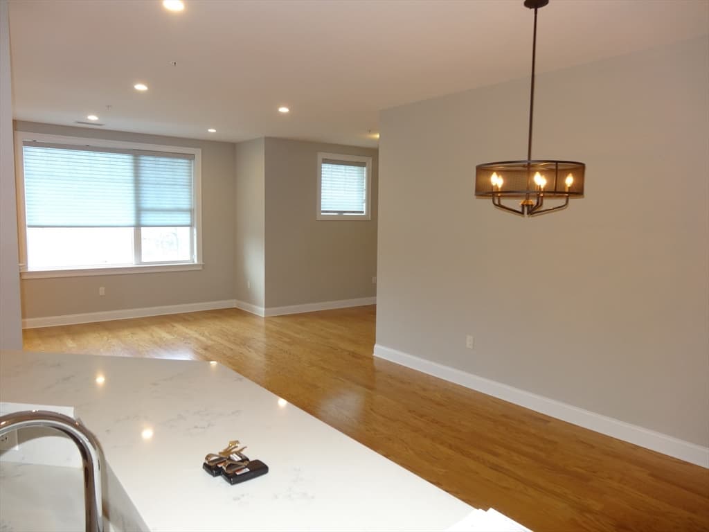 2 Inwood #3002 photo 4