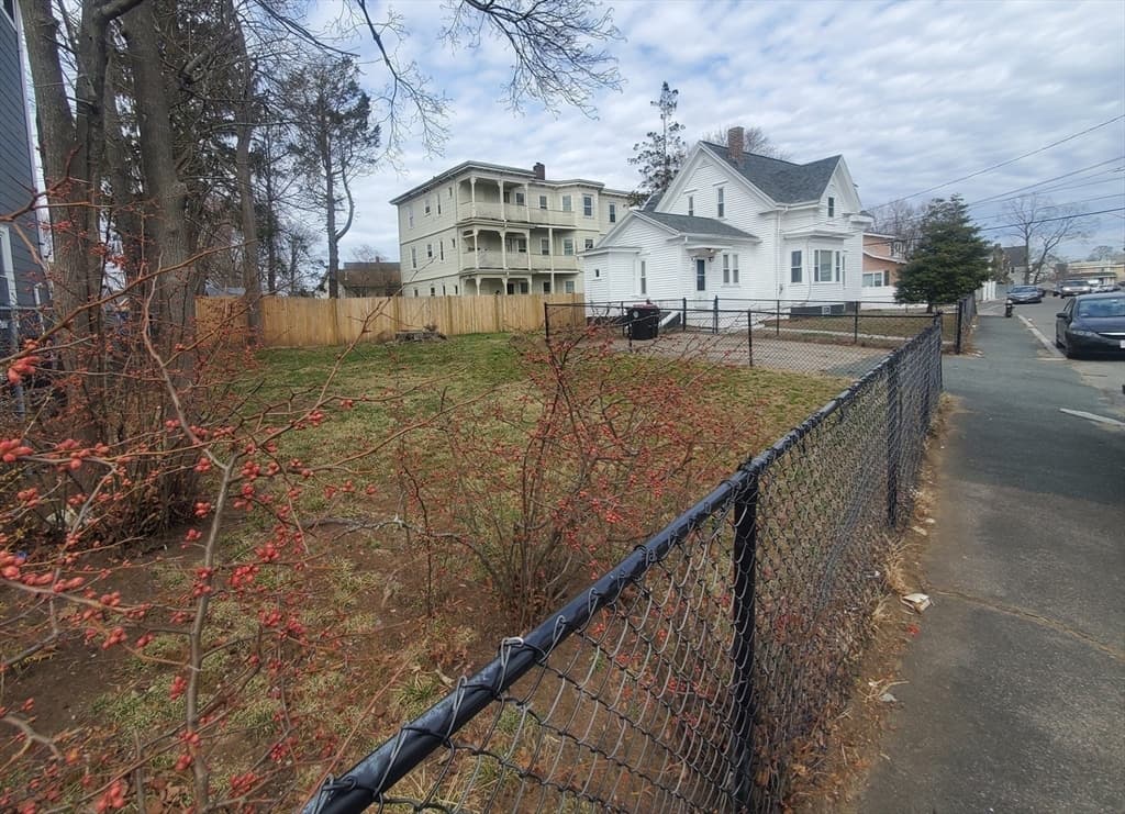 97 Laureston St photo 3