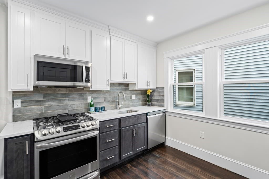 16 Hallam Street #2 photo 4