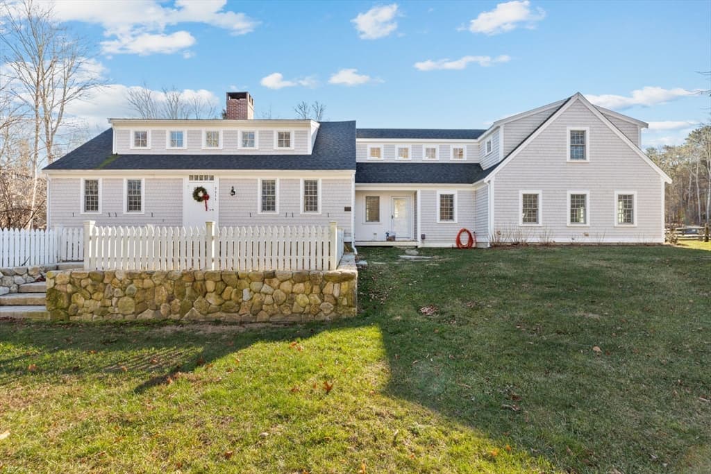 2211 Main St