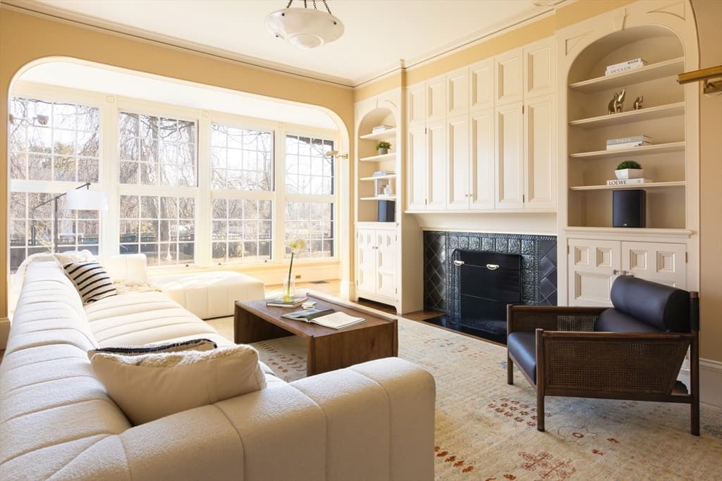 167 Brattle St photo 3