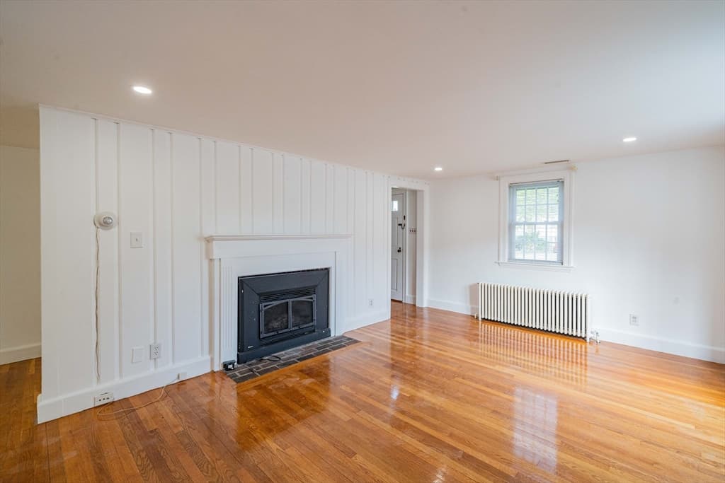 318 Lincoln Street photo 3