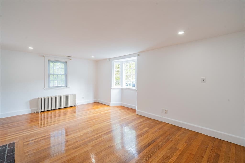 318 Lincoln Street photo 4