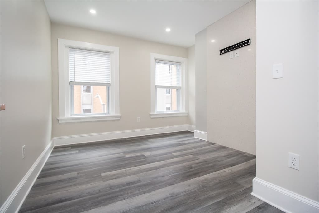 18 Walnut St #5