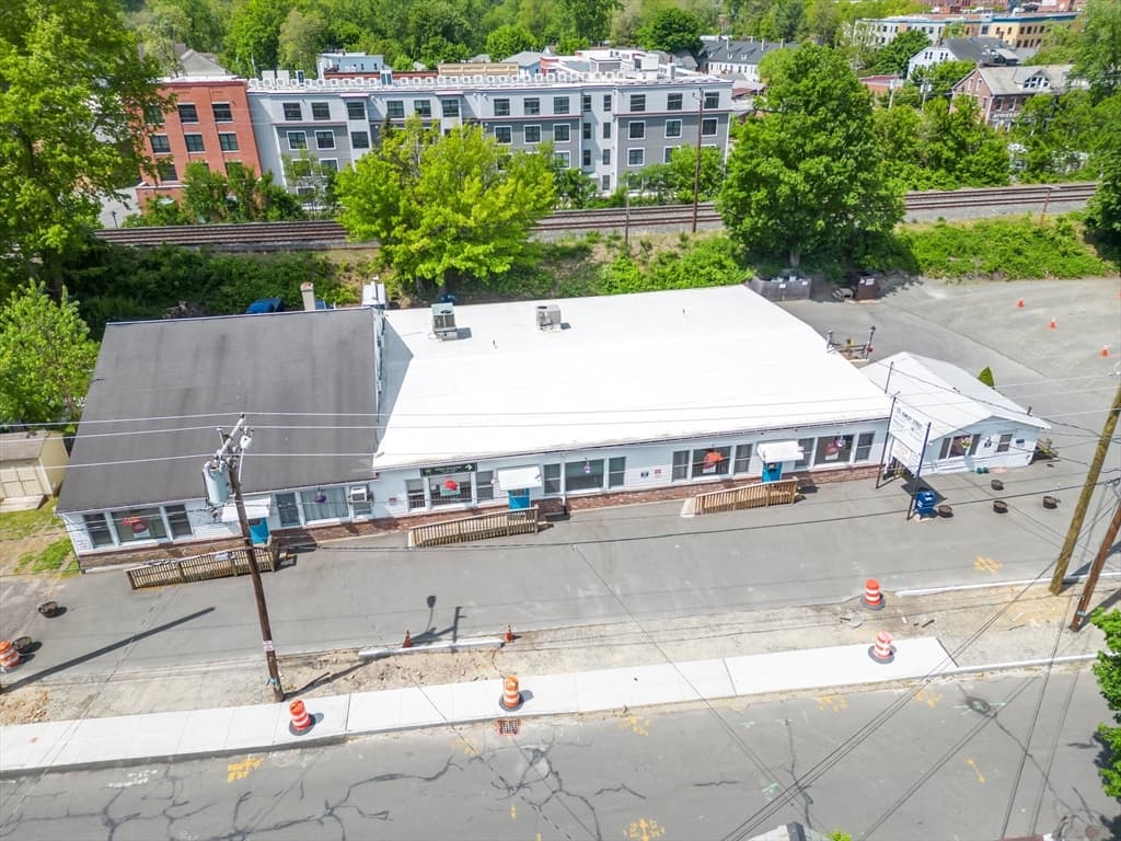 123 Hawley St photo 5