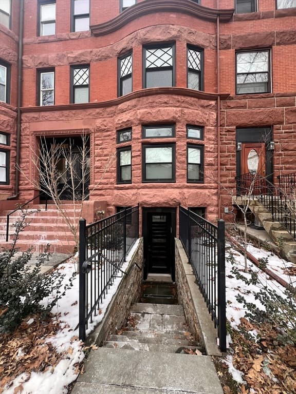 1776 Beacon #C