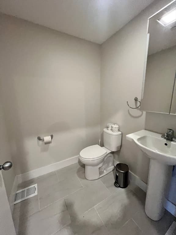 1776 Beacon #C photo 4