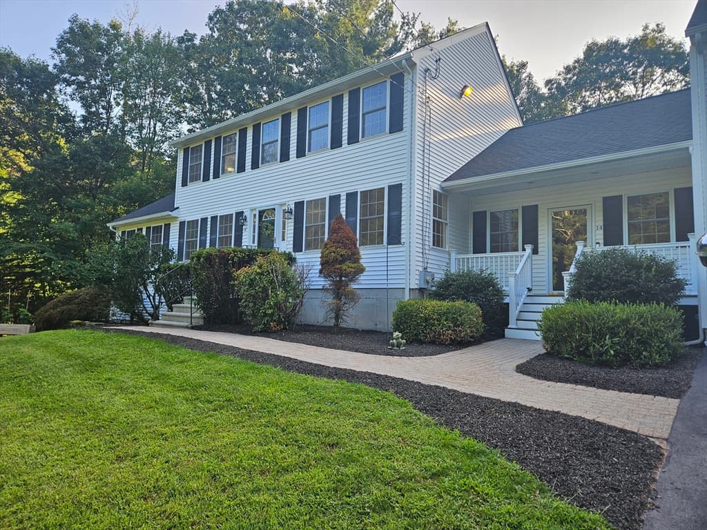 14 Marilyn Dr photo 2