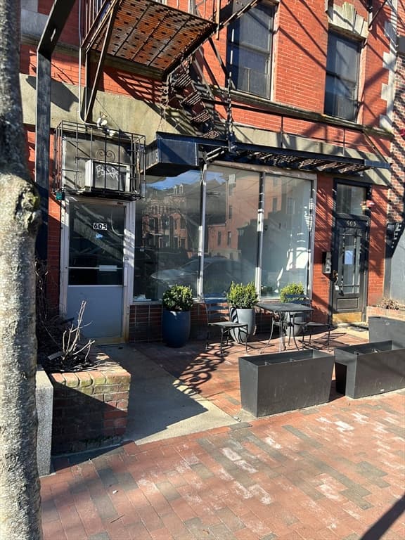 605 Massachusetts Ave #A photo 2