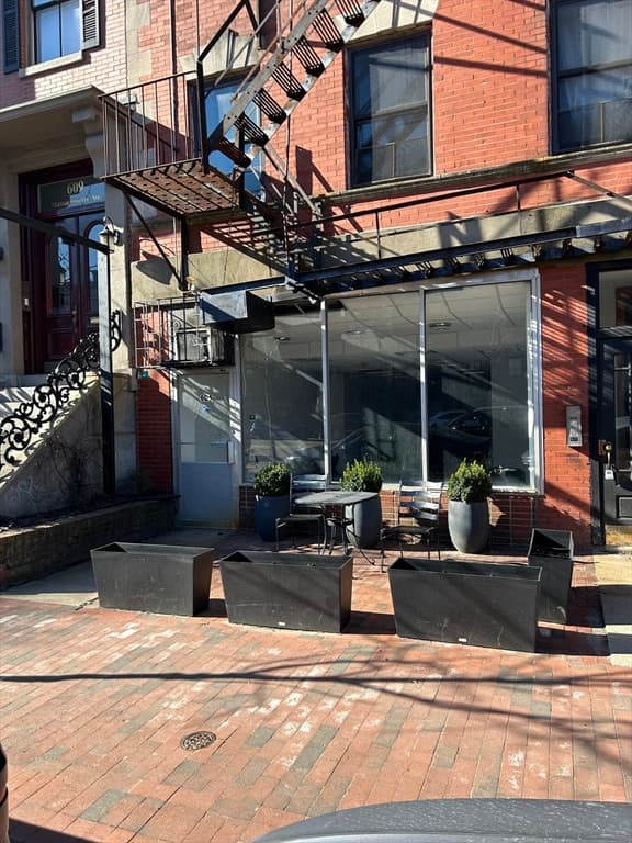605 Massachusetts Ave #A