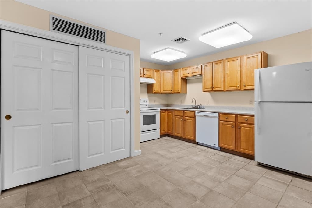 34 Meeting House Ln #109 photo 3