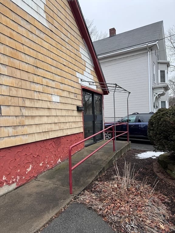116 Fisher St photo 3