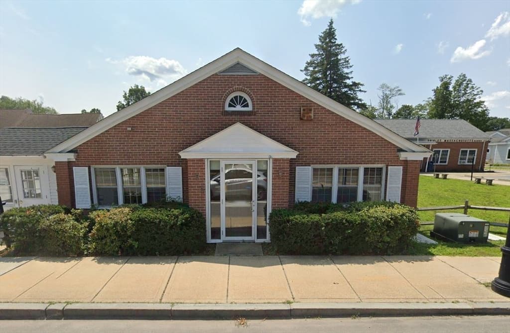 25 Main St photo 2
