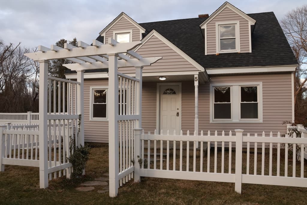 5 W Falmouth Hwy