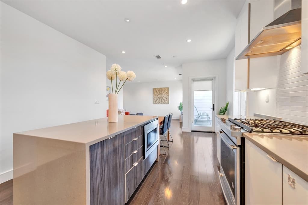 30 B St #302 photo 2