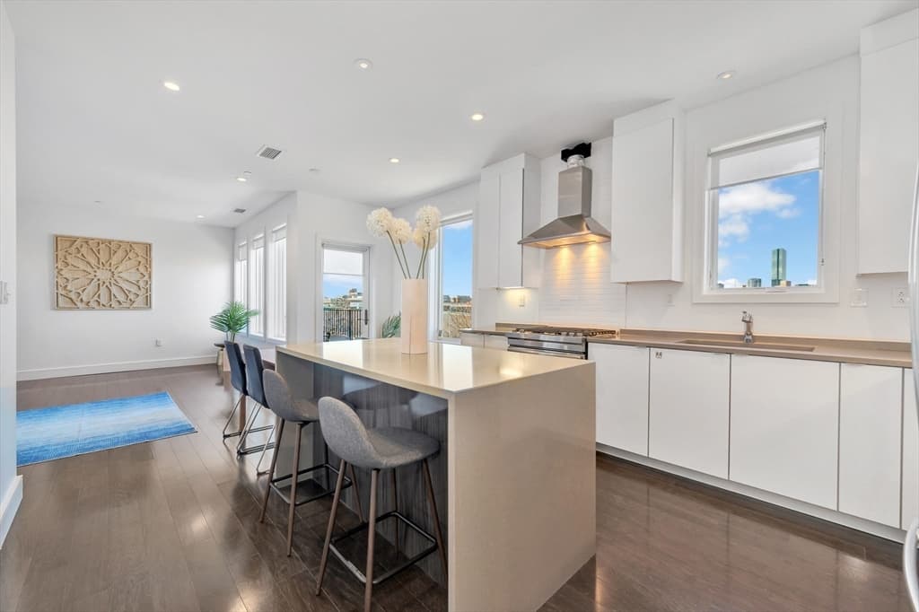 30 B St #302