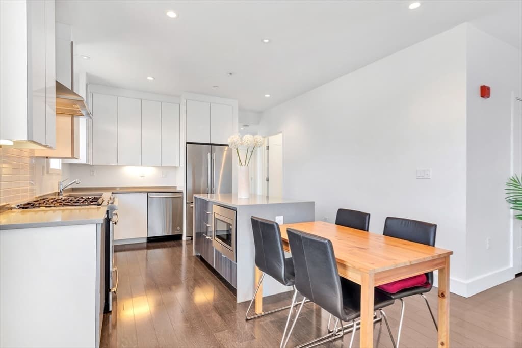 30 B St #302 photo 5