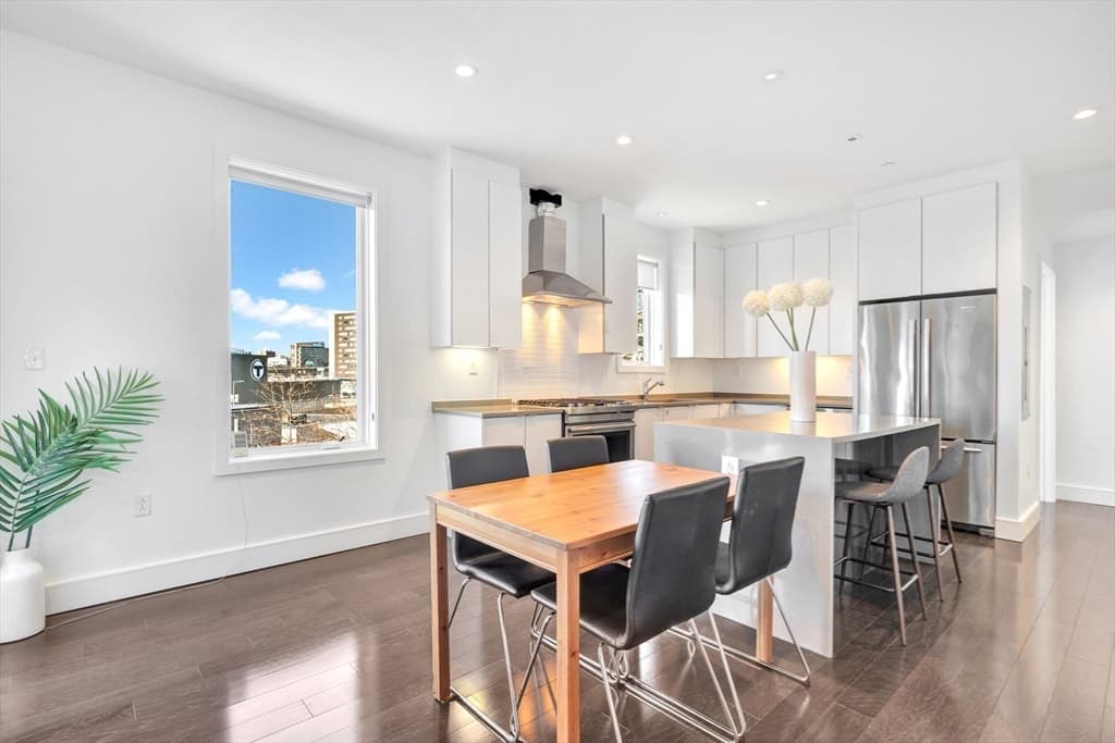 30 B St #302 photo 4