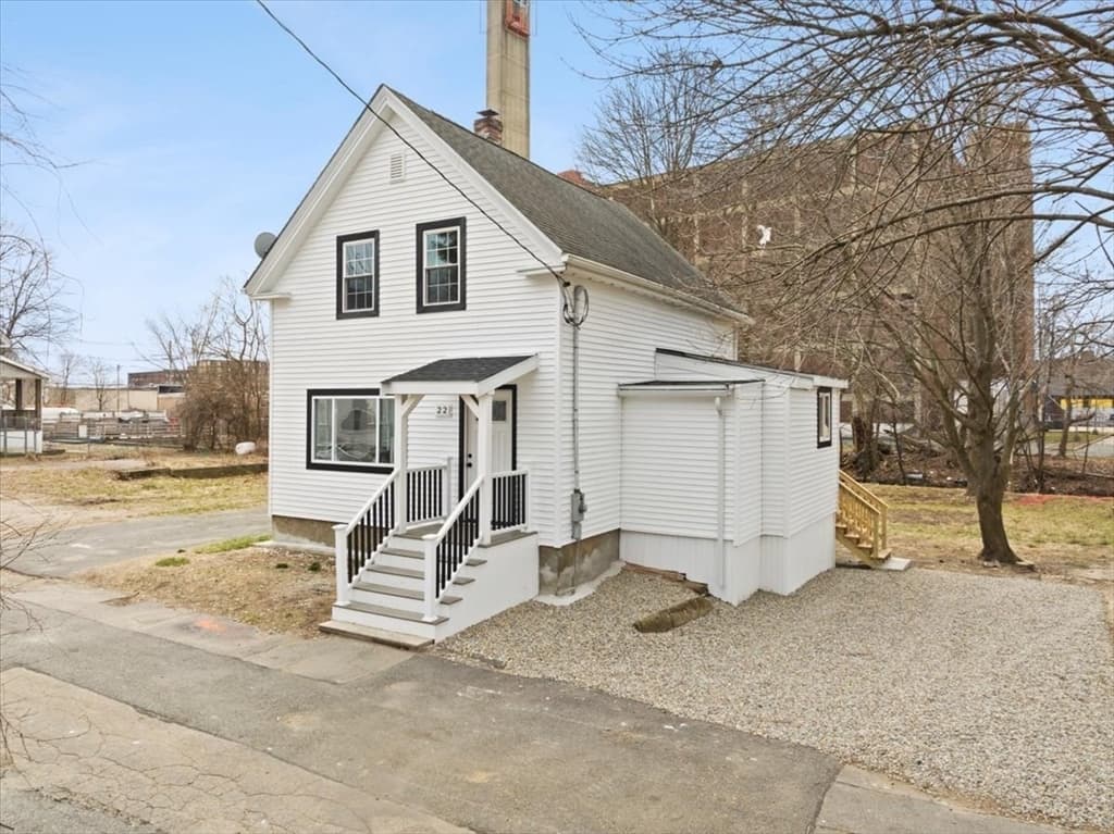 22 Peckham Ave photo 3