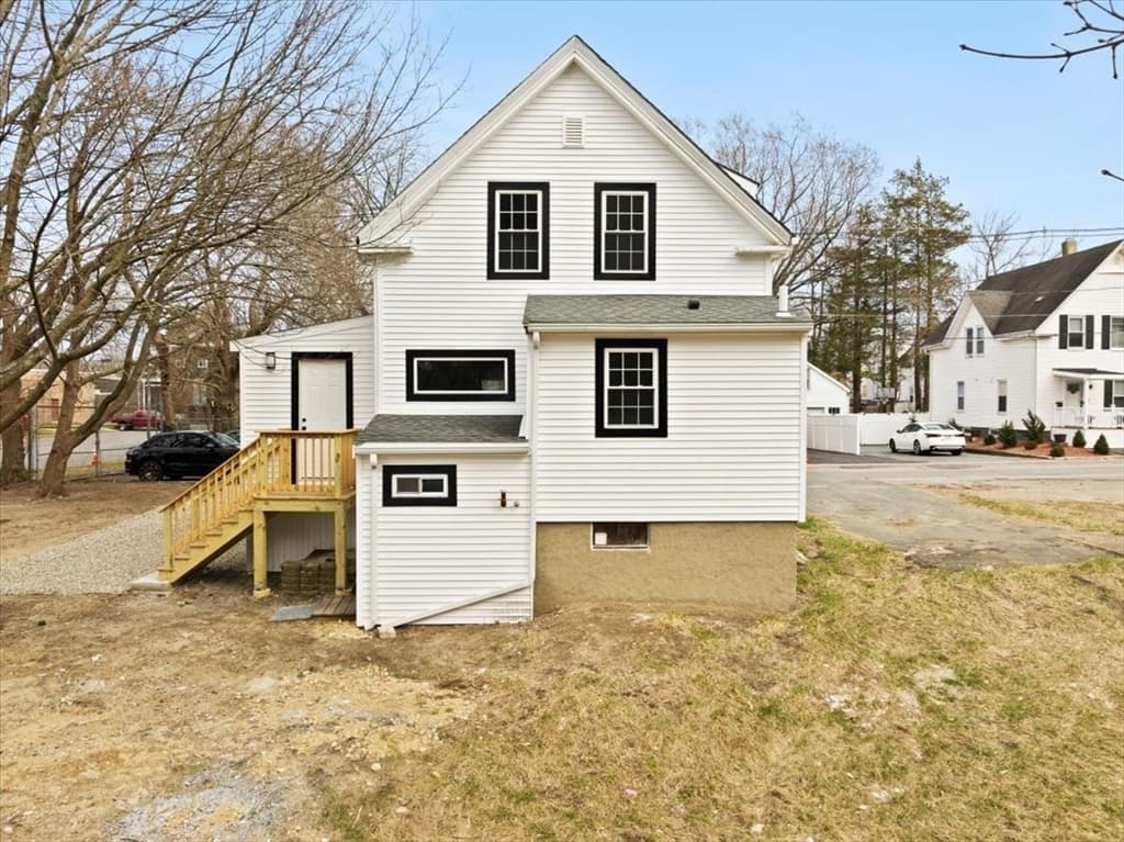 22 Peckham Ave photo 4