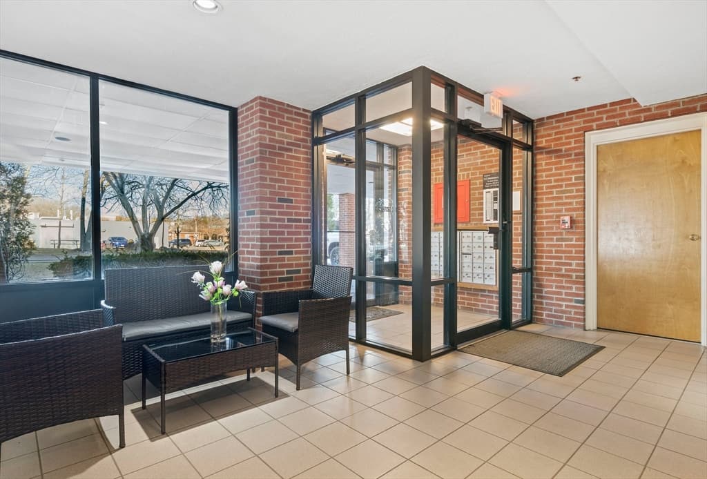 209 Riverview Ave #7 photo 5
