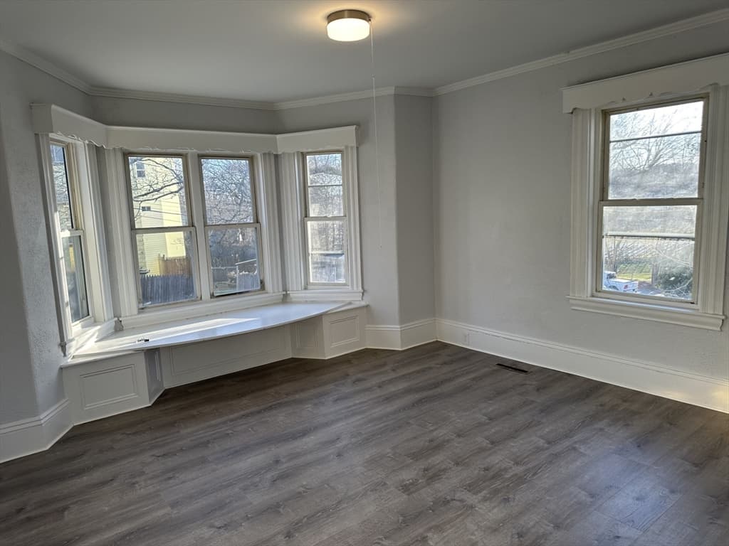 90 Highland St photo 4