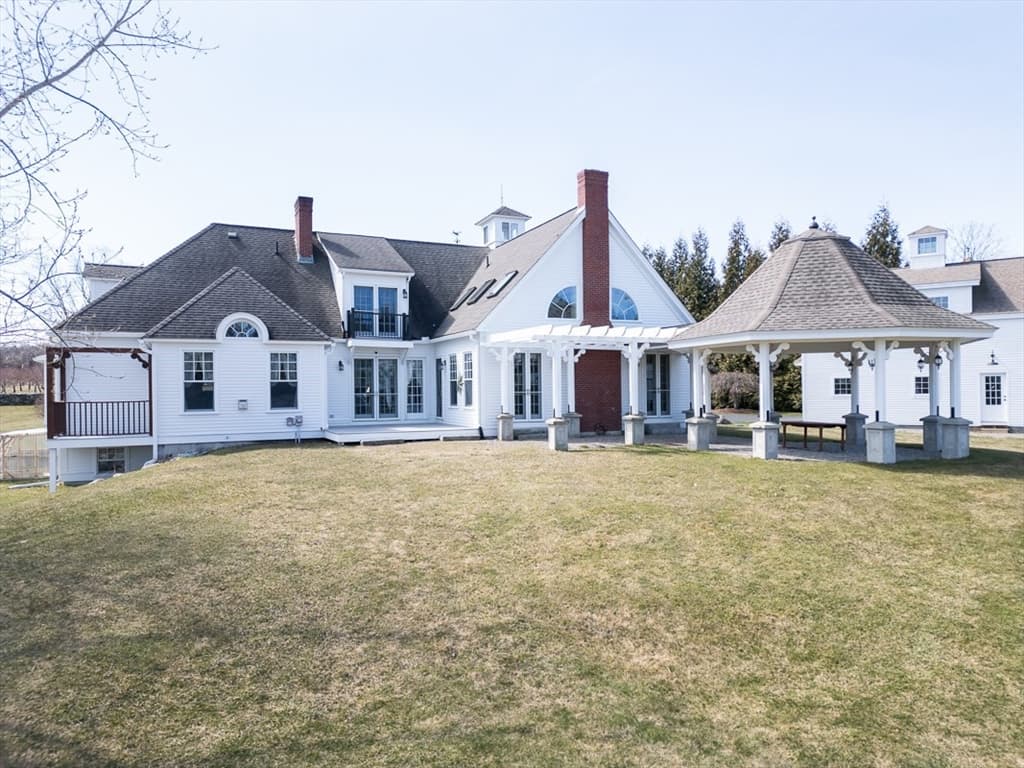 283 Elmwood Rd photo 2