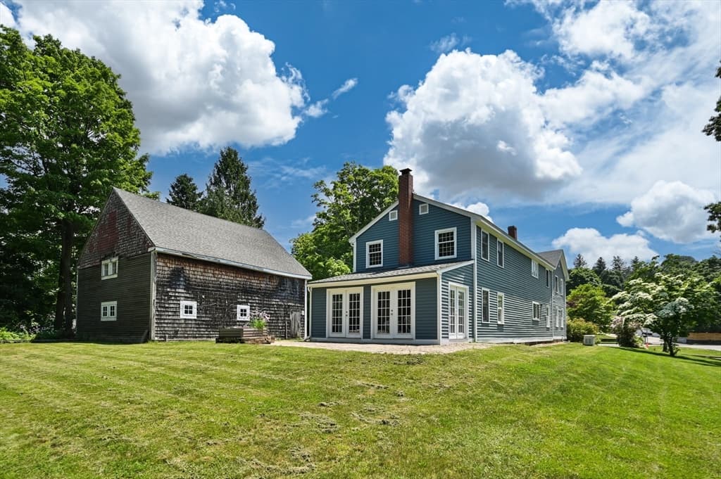 24 Salem St photo 2