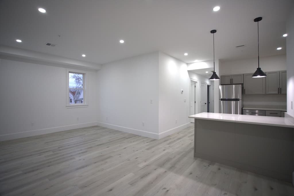 8 Oakhurst St #6 photo 4