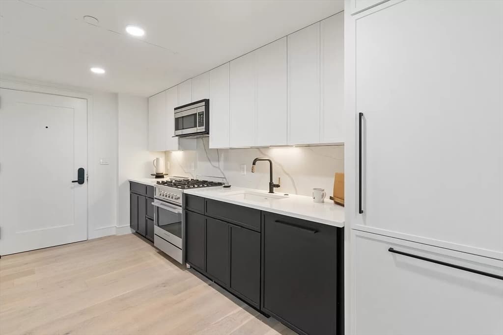 50 Leo M Birmingham Pkwy #506 photo 2