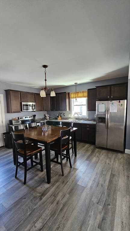 17 Green Ave photo 3