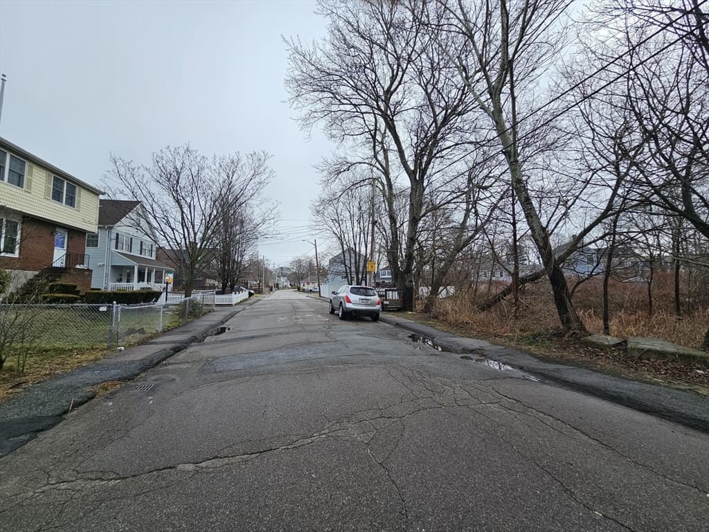 59 Stoughton St photo 5