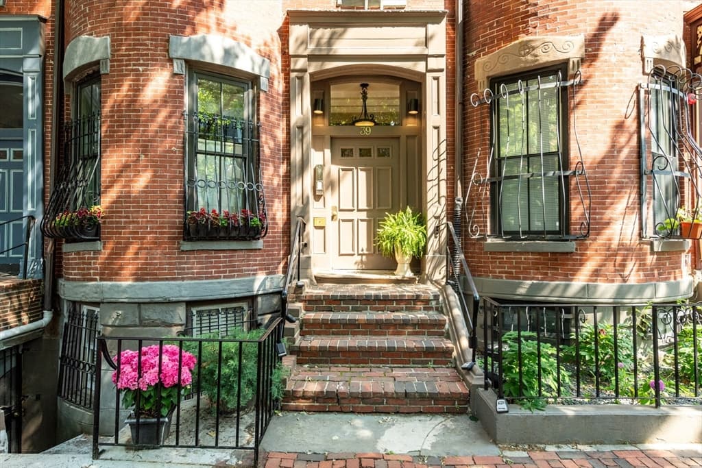 39 Warren Ave. #3