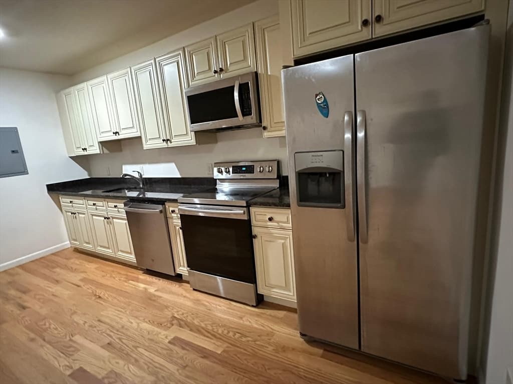 265 Essex St #3A photo 2