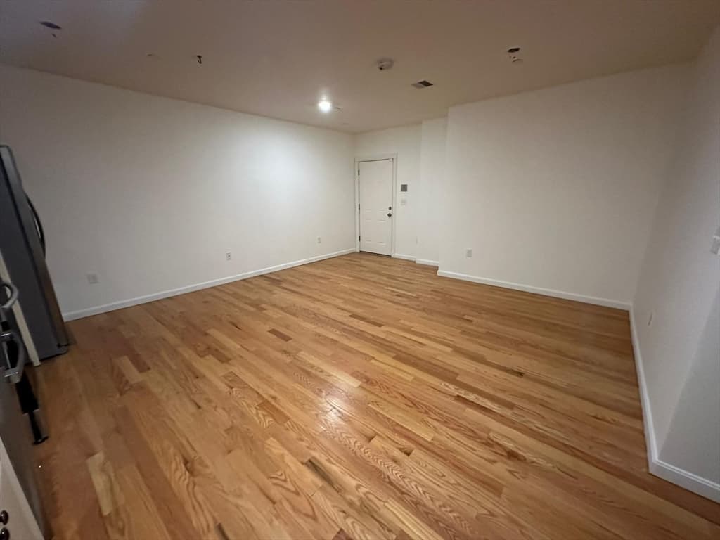 265 Essex St #3A photo 3