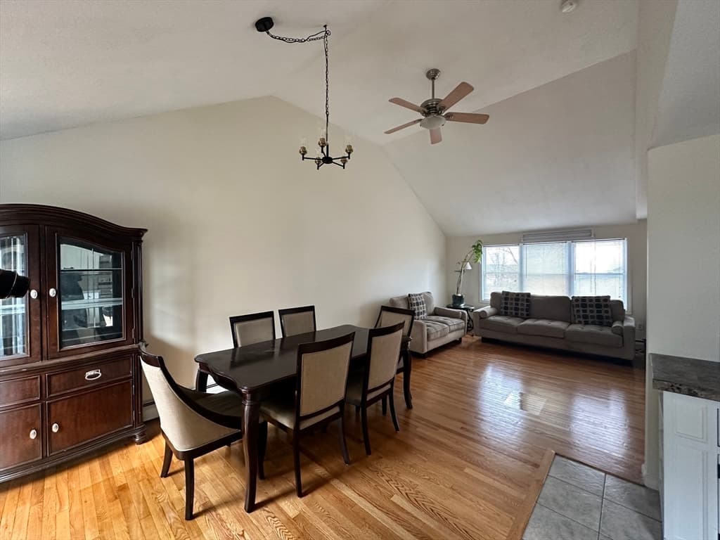 82 Andrews photo 5