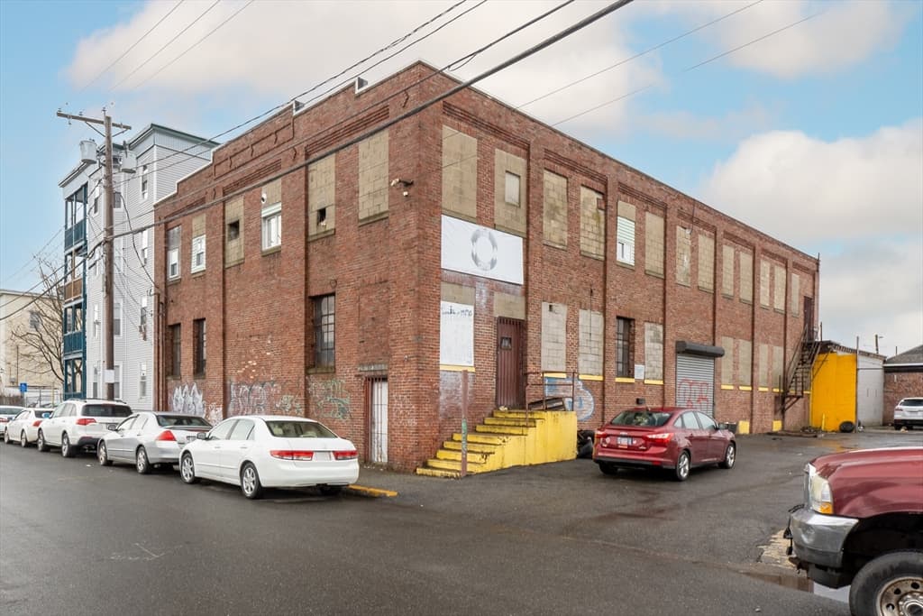 24 Bennett St