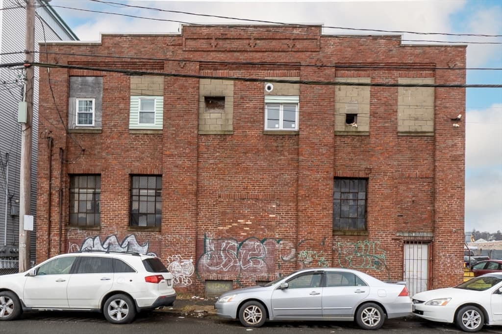 24 Bennett St photo 4