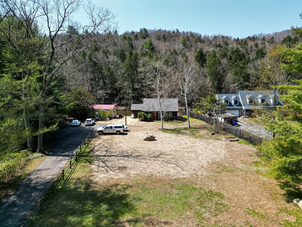 208 Worthington Rd photo 2