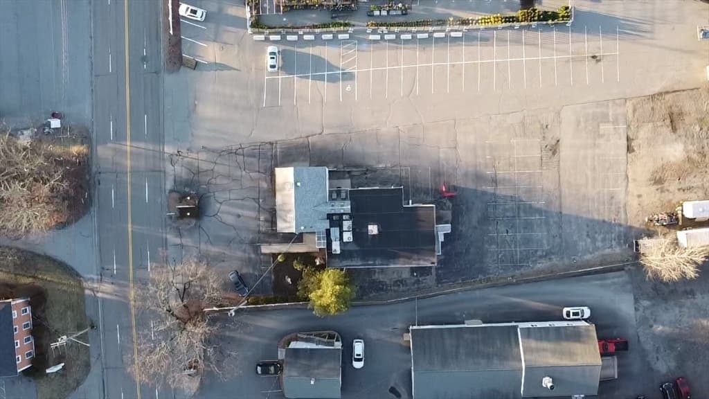325 Main St photo 2