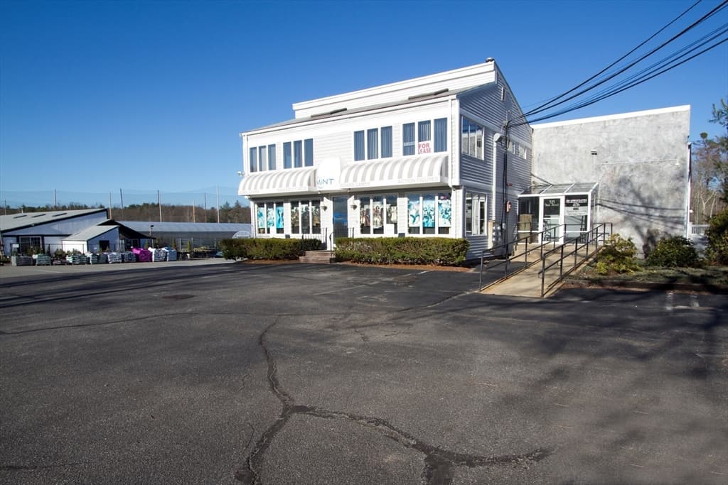 325 Main St photo 4