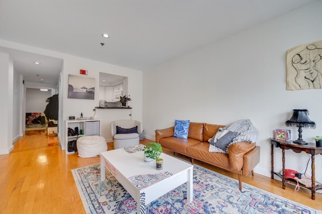 534 Commonwealth Ave #3B photo 4
