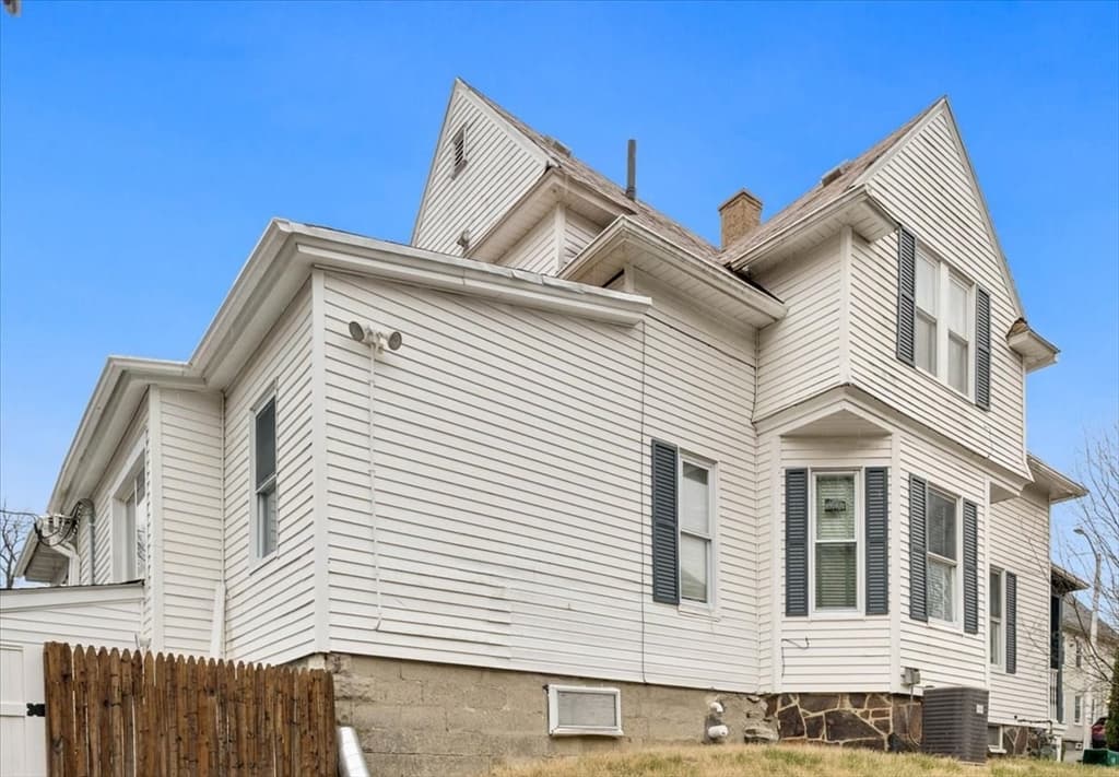 7 Doane St photo 4