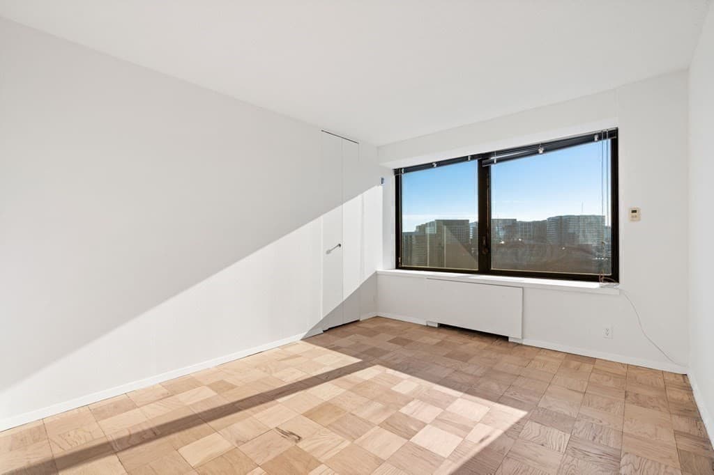 85 E India Row #16D photo 3