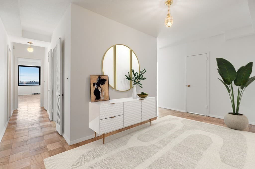 85 E India Row #16C