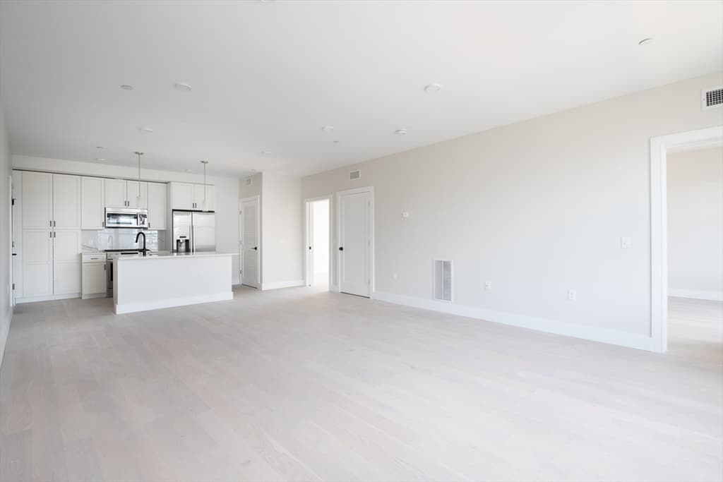 425 Border St. #401 photo 4