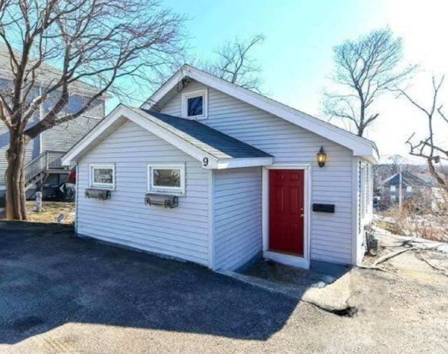 9 Maple Ln (30+ Day Stay) #$4.5k-8.25k photo 2