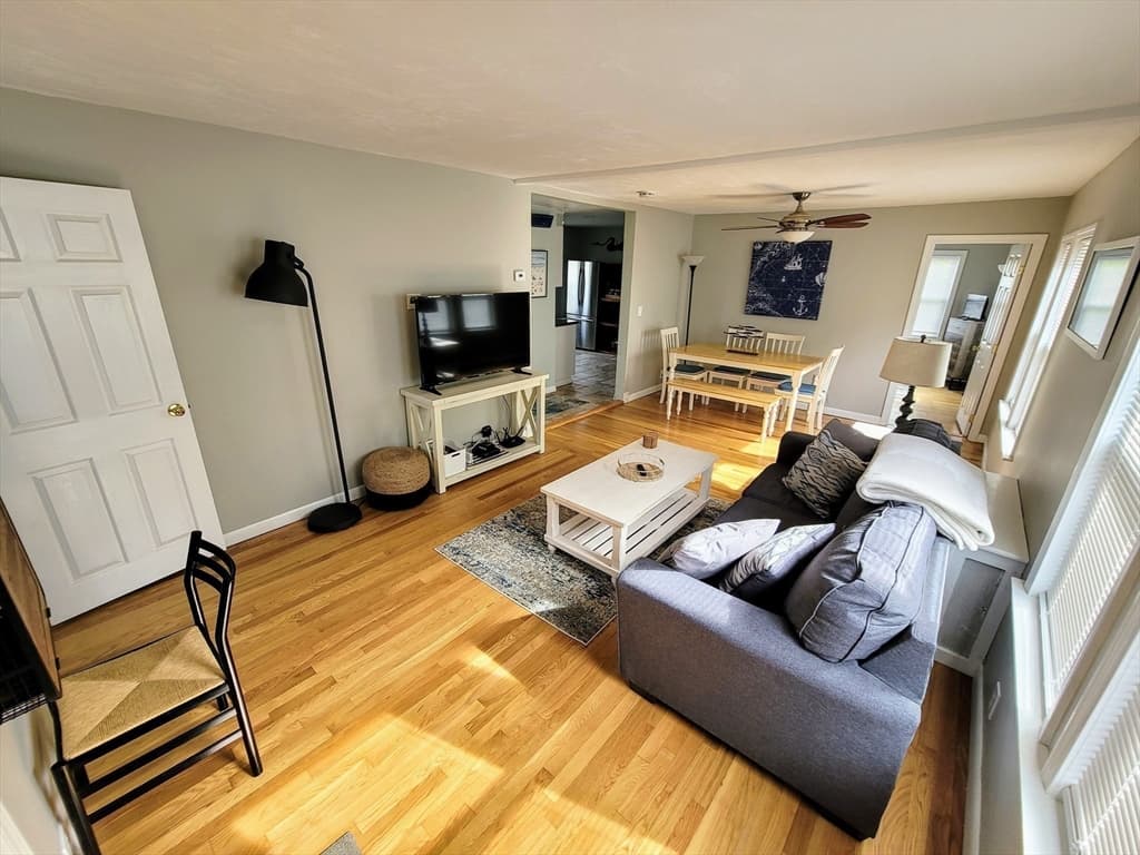 9 Maple Ln (30+ Day Stay) #$4.5k-8.25k photo 3